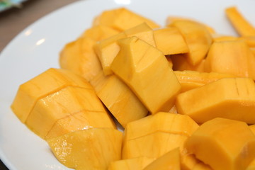 sliced mango