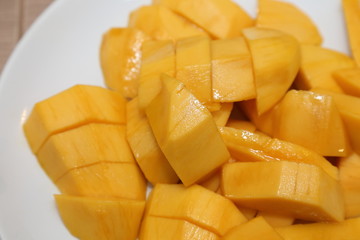 sliced mango