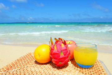 南国の美しいビーチとフルーツ