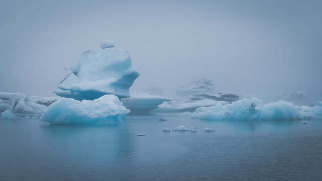 Beautiful cold landscape picture of icelandic glacier lagoon bay