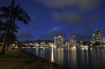 Fototapeta na wymiar Honolulu city lights