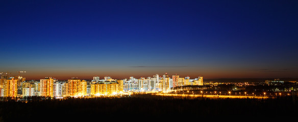 Fototapeta na wymiar Sunset over city buildings view
