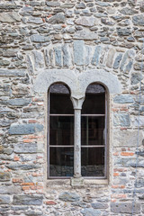 Fototapeta na wymiar Romanisches Fenster