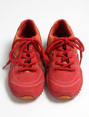 Rotes Kinderschuhpaar