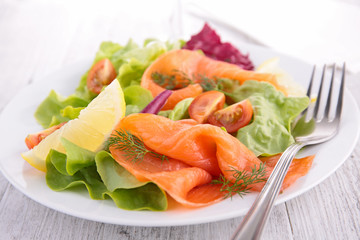 lettuce with salmon
