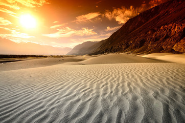 Fototapeta na wymiar Sunset at desert