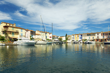 Fototapeta na wymiar Port Grimaud - marina in the Bay of Saint-Tropez