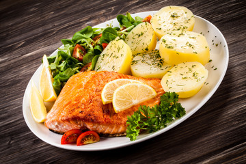 Grilled salmon and vegetables