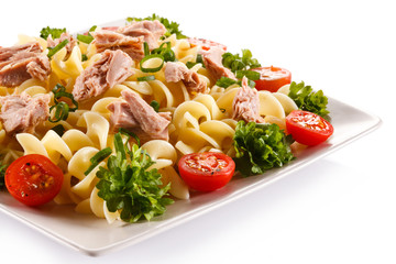 Pasta with tuna and vegetables