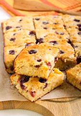 Apple and berry traybake