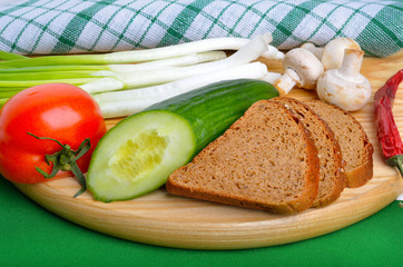 Fresh vegetables with bread