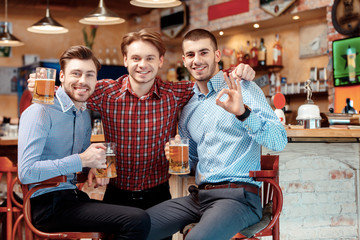 Best friends met in the pub