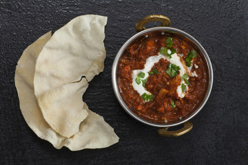 indisches Chicken Curry mit Papadam