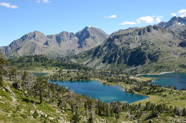 Fototapeta na wymiar Mountainous lakes in the French Pyrenees