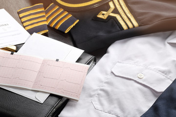 The pilot taking pills © ambrozinio