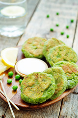 fritters green peas with yogurt sauce and lemon
