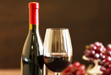 Bottle and glass of wine with grape