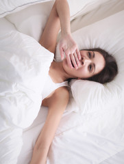 Obraz na płótnie Canvas Pretty woman lying in bed