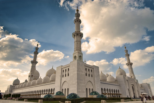 Sheikh Zayed Grand Mosque in Abu Dhabi, United Arab Emirates