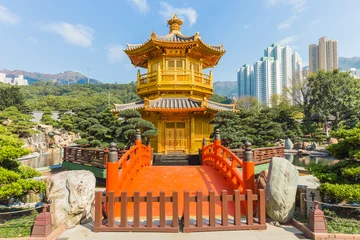 Zelfklevend Fotobehang Golden Pavilion in Nan Lian Garden at Diamond Hill in Hong Kong © orpheus26