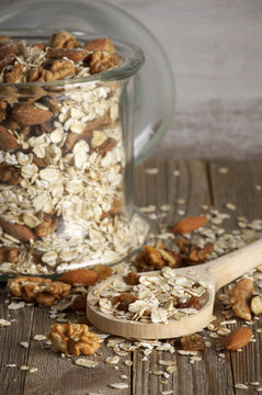Oatmeal flakes with nuts