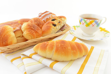 おいしそうなパンと紅茶