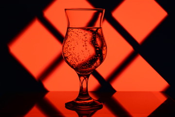 красный бокал