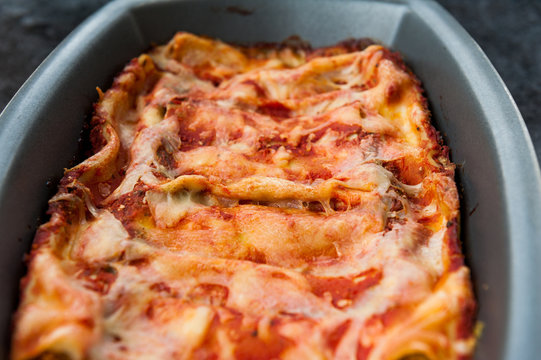 Baked pasta with tomato sauce