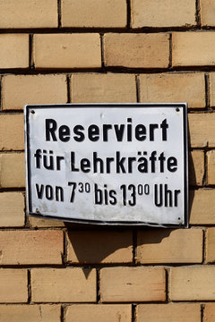 Halbtagsschule, h.
