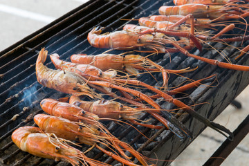 Grilled prawns on the grill