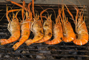 Grilled prawns on the grill