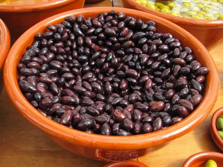 Aceitunas negras en el mercado
