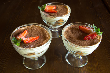 tiramisu with strawberries