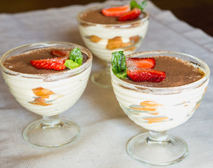 tiramisu with strawberries