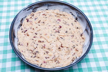 Sweet dough into the pan
