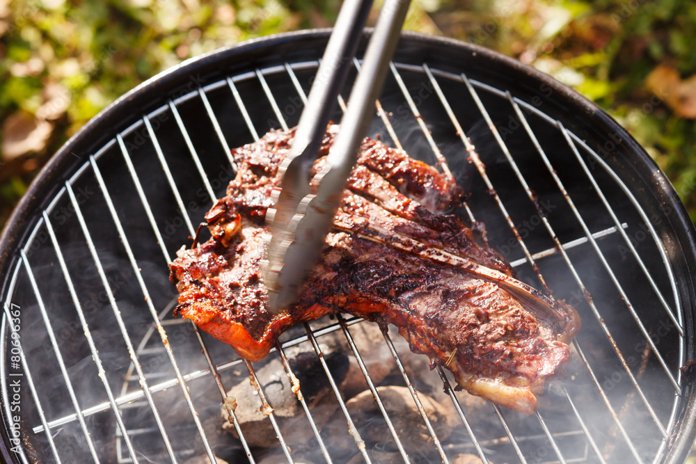 Poster steak on grill