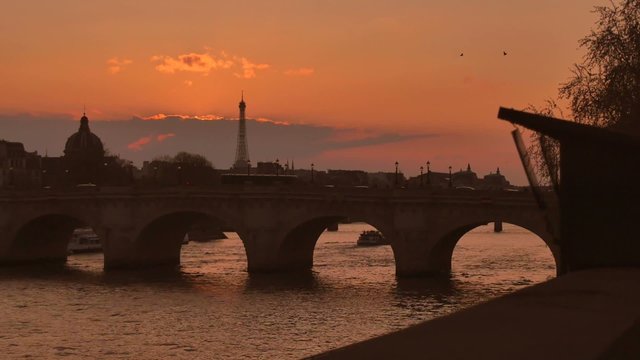 Paris Sunset-Tour Eiffel-Time Lapse