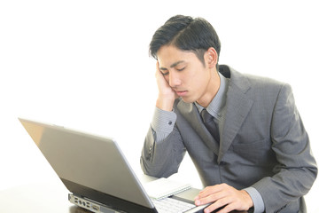 疲れた表情のビジネスマン