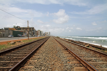 Fototapeta na wymiar スリランカの海岸線沿いを走る線路