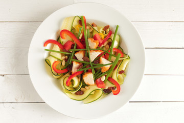 Zucchini with red paprika, chive and chicken