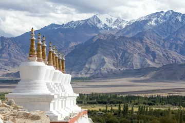 Keuken spatwand met foto Buddhist stupa and mountains.Shey Palace, Ladakh, India © OlegD