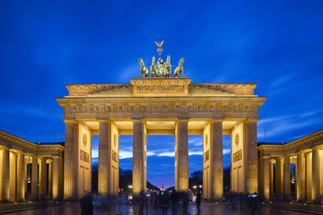 Postkartenmotiv Brandenburger Tor zur blauen Stunde © herculaneum79