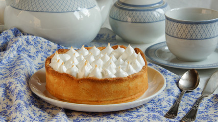 lemon tart with merengue
