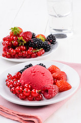 Gelato ai frutti di bosco