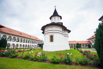 Obraz premium Church inside Sambata de Sus Monastery in Transylvania
