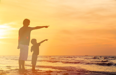 Fototapeta premium father and son at sunset beach