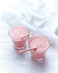 Strawberry smoothies with yogurt 