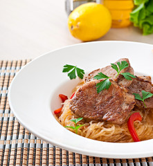 Pork medallions in oyster sauce with noodles