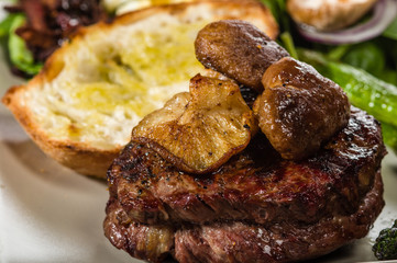 Steak and mushrooms with asparagus