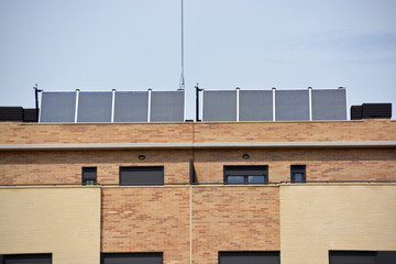 placas solares en un tejado
